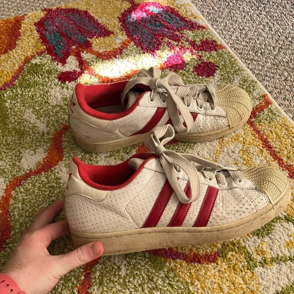 VINTAGE RED ADIDAS SUPERSTARS MENS SIZE 8.5